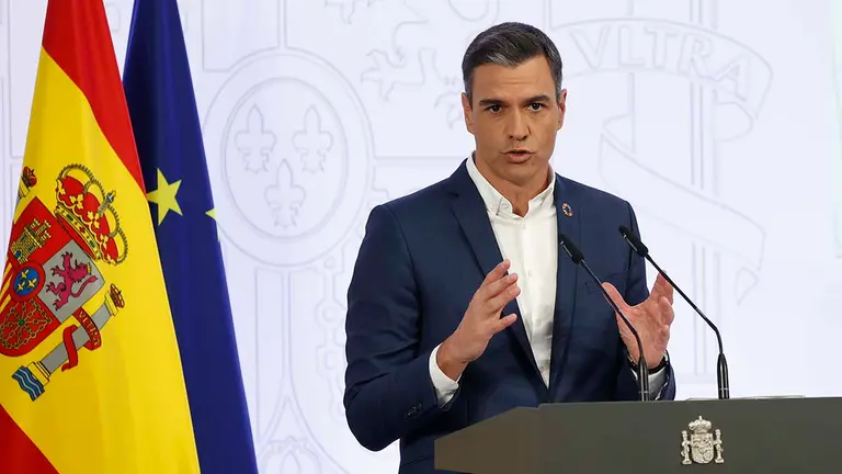 El presidente del Gobierno, Pedro Sánchez, ofrece el tradicional balance del curso político antes del parón de las vacaciones y de que arranque en septiembre la fase final de la legislatura, este viernes en el Palacio de la Moncloa. EFE/ Chema Moya
