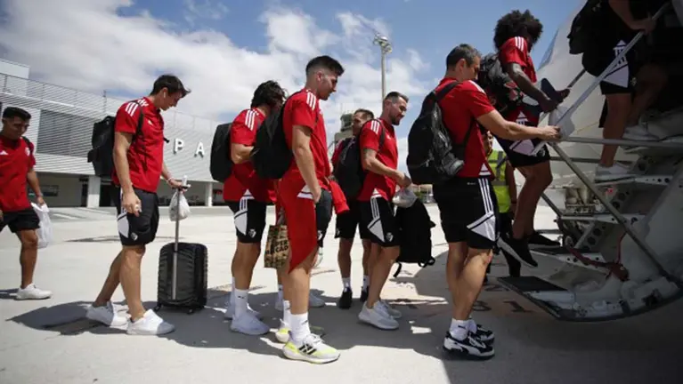 Los jugadores de Osasuna parten rumbo a Holanda. CA OSASUNA