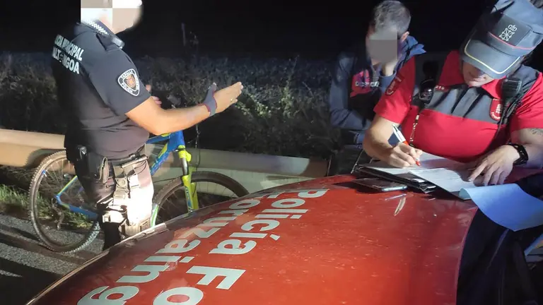 Interceptado un ciclista que circulaba de noche sin luces y que ha dado positivo en alcohol en Pueyo. EUROPA PRESS