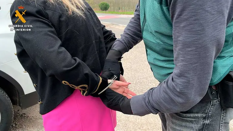 La Guardia Civil detiene a una mujer. GUARDIA CIVIL