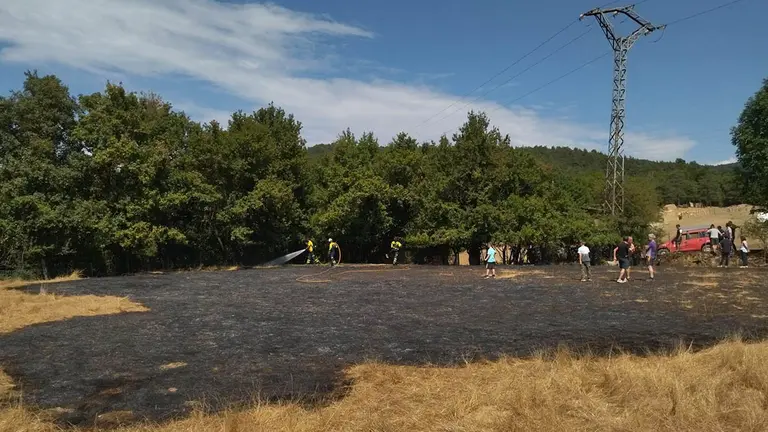Incendio extinguido junto al cementerio de Zubiri. BOMBEROS DE NAVARRA