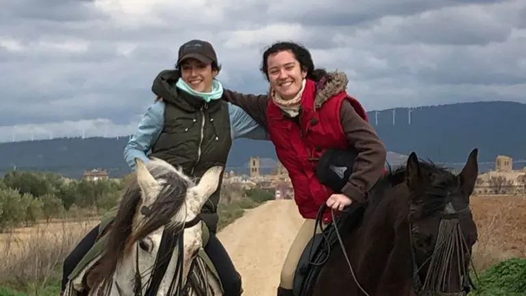 Yolanda y Beatriz Azcona, las hermanas encargadas de la ganadería navarra Hermanas Azcona. CEDIDO