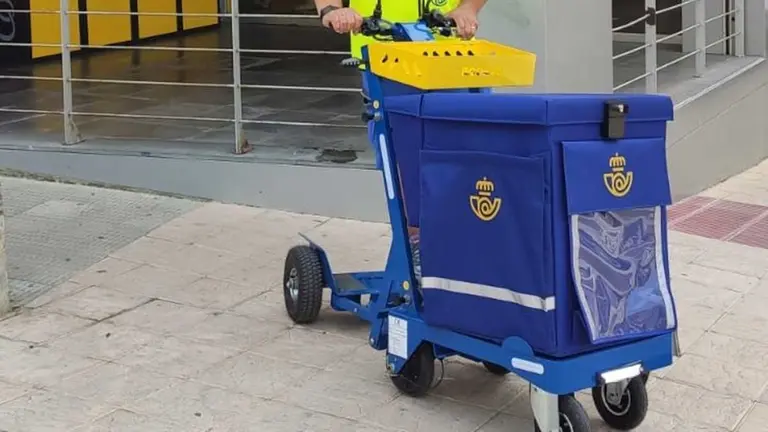 Carrito asistido eléctrico que Correos está probando en Tafalla. CORREOS