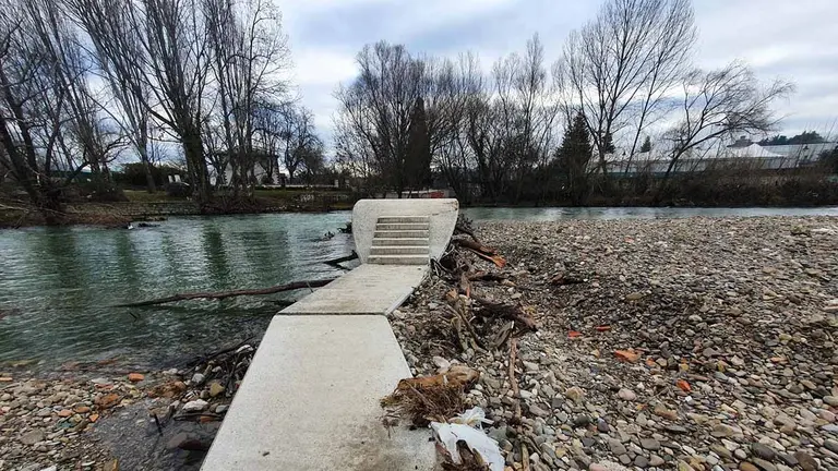 La limpieza de las pasarelas ha supuesto una modificación presupuestaria de 42.000 euros. CEDIDA