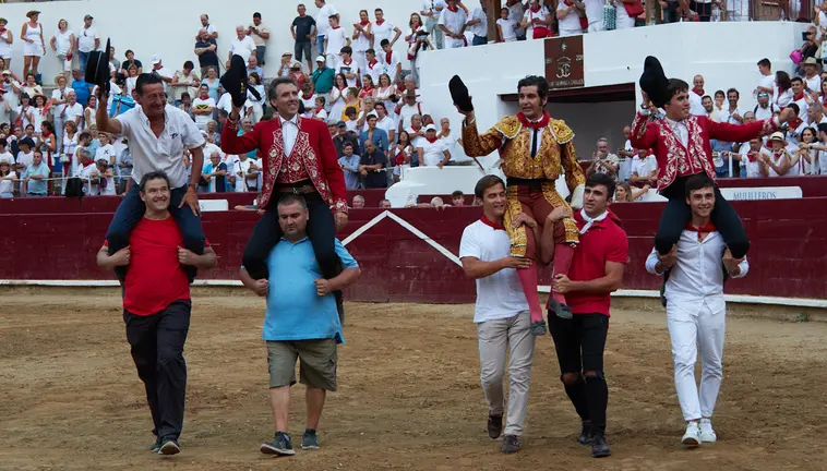 Última corrida de toros de las Fiestas de Estella 2022 con toros de la ganadería Rosa Rodrigues para los rejoneadores Pablo y Guillermo Hermoso de Mendoza y con toros de la ganadería Hermanas Azcona para el diestro Morante de la Puebla. IÑIGO ALZUGARAY