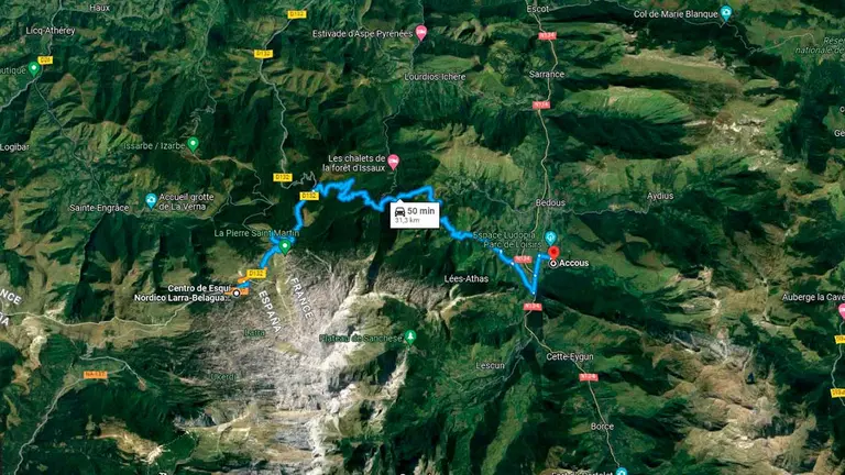 La localidad de Accous está a sólo 31 kilómetros de la Muga de Navarra  con Francia desde Belagua. GOOGLEMAPS.