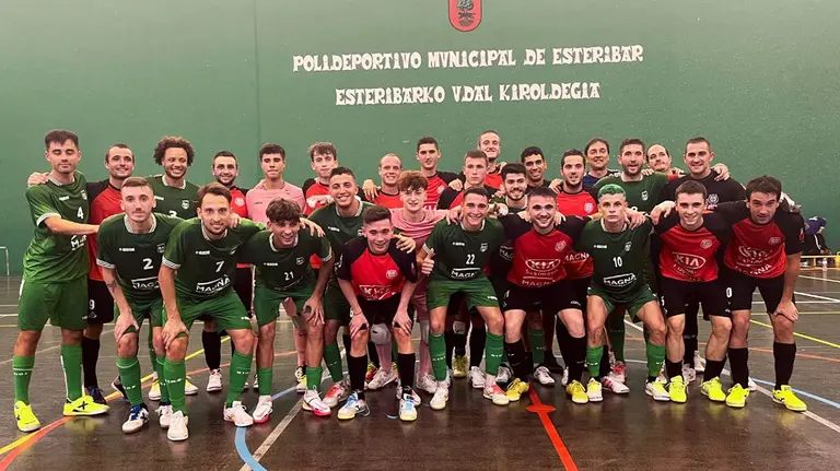 Osasuna Xota e Ibararte posan juntos antes del amistoso en Zubiri. @CDXOTA