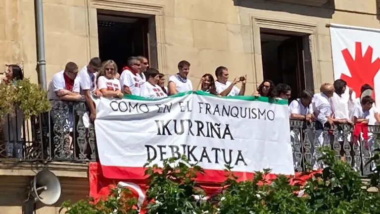 Mensaje de alusión al franquismo en el cohete de Tafalla.