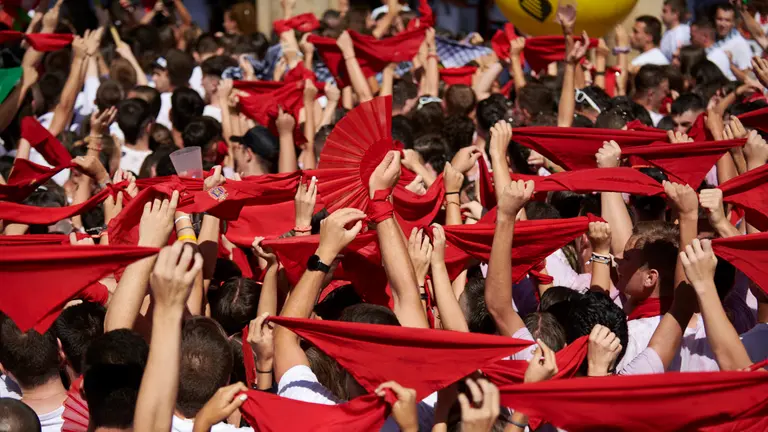 Chupinazo en unas fiestas de Navarra. IRANZU LARRASOAÑA