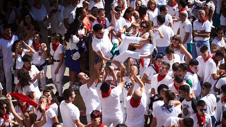 Chupinazo de las fiestas de Tafalla 2022 a cargo de la ikastola Garcés de los Fayos. PABLO LASAOSA