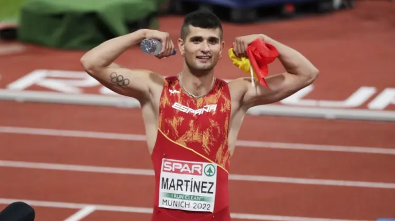 Asier Martínez celebra su medalla de oro en el Europeo de Munich. @atletismoRFEA.