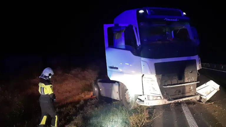 El camión accidentado en la AP-15 circulaba sin remolque. CEDIDA