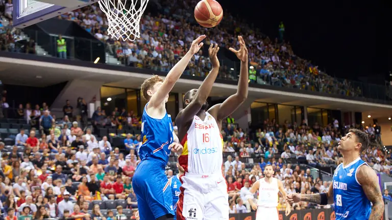 Partido entre las selecciones de baloncesto de España e Islandia correspondiente a la fase de clasificación para el Mundial de 2023 disputado en el pabellón Navarra Arena de Pamplona. IÑIGO ALZUGARAY