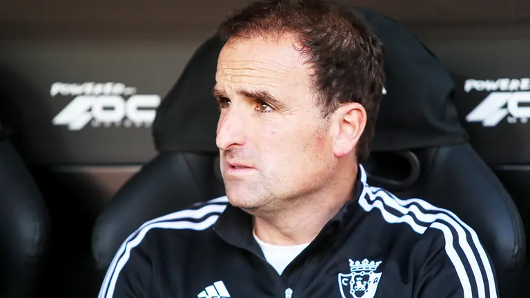 El entrenador de Osasuna, Jagoba Arrasate, en el banquillo de su equipo.
Ivan Terron / AFP7 / Europa Press.