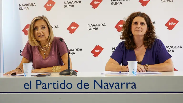 Las portavoces de Navarra Suma en Salud, Cristina Ibarrola, y Derechos Sociales, Marta Álvarez, ofrecen una rueda de prensa sobre las compras de EPI llevadas a cabo por el Gobierno de Navarra en la pandemia de Covid-19. IÑIGO ALZUGARAY