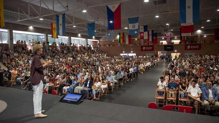 La rectora de la Universidad de Navarra, María Iraburu, en la Jornada de Bienvenida para los estudiantes de primer curso y sus familias. MANUEL CASTELLS