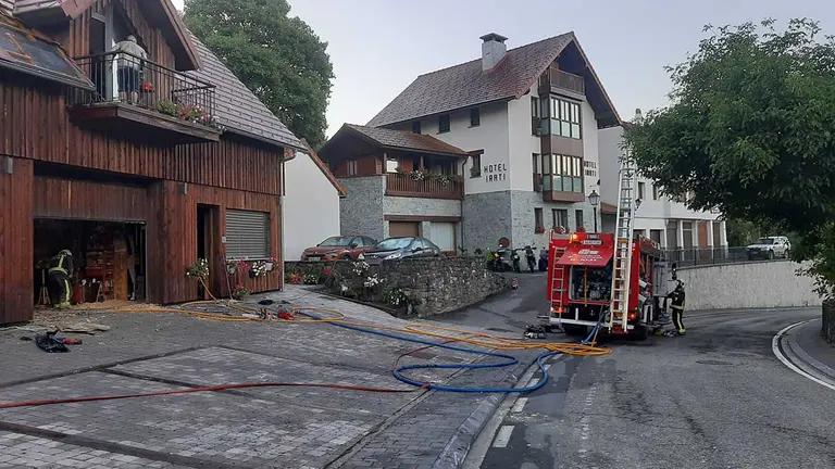 Las llamas solo afectaron al garaje y no se propagaron por la vivienda. CEDIDA