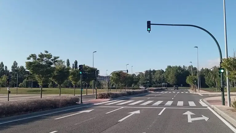 Imagen de la calle con un nuevo semáforo. CEDIDA