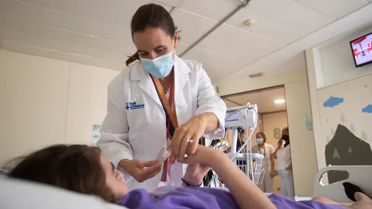 Saray volverá con su familia en coche a Tudela. EFE/ Marta Pérez