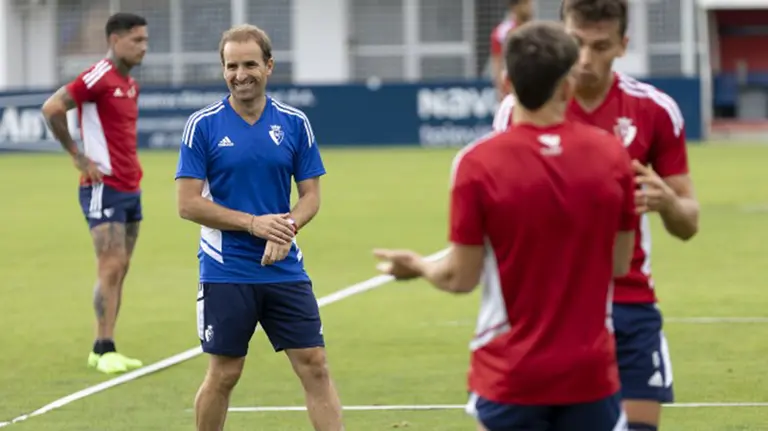 El vasco Jagoba Arrasate en un entrenamiento con su equipo en Tajonar. CA Osasuna.