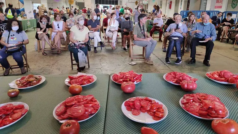 Feria del tomate en el EKOmercado de Pamplona. CEDIDA