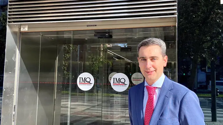 Daniel Cámara Baztán, (Pamplona, 1983) ha sido nombrado nuevo director general de Grupo IMQ Navarra. De esta forma, releva en el cargo a José María Bariáin Satrústegui, cuyo cometido al frente del Grupo en su trayectoria de 40 años, "ha permitido posicionar al grupo empresarial como un referente en el ámbito socio sanitario en Navarra".

SOCIEDAD ESPAÑA EUROPA NAVARRA
IMQ