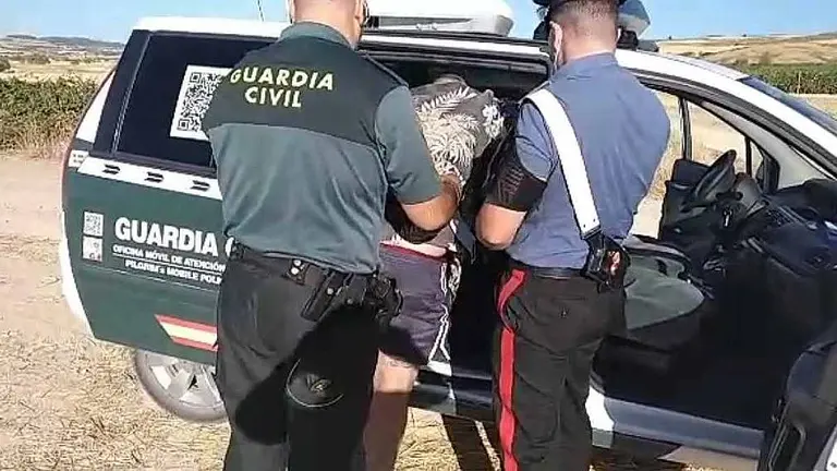 La Guardia Civil asistió al peregrino que había pasado la noche perdido a la intemperie. GUARDIA CIVIL