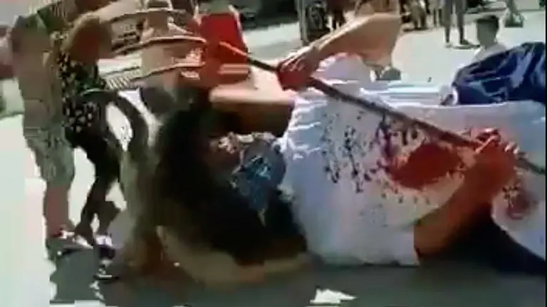 El Momotxorro cayó lateralmente y estuvo a punto de aplastar a un niño.