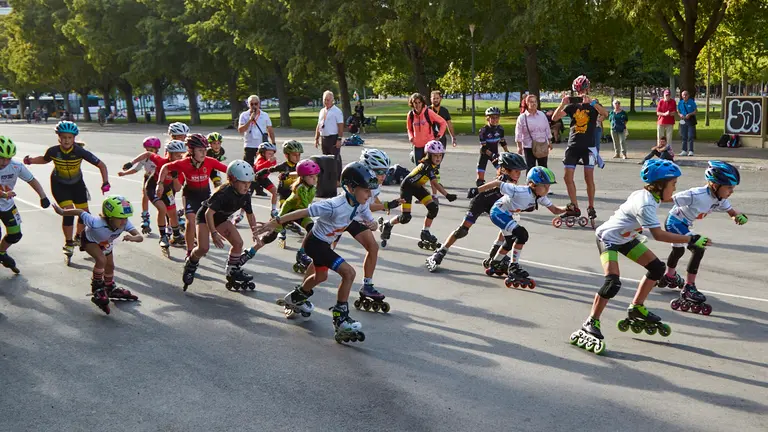 P2P Txiki 2022 de patinaje en el Parque de Antoniutti de Pamplona. IÑIGO ALZUGARAY