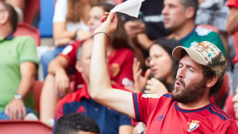 La grada de El Sadar durante el partido de La Liga Santander entre Osasuna y Getafe. IÑIGO ALZUGARAY