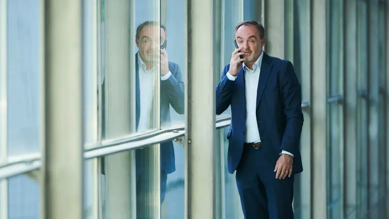 Javier Esparza, de Navarra Suma, en su llegada a la Mesa y Junta de Portavoces. PABLO LASAOSA