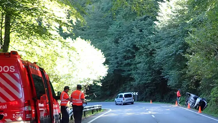 El coche en el que viajaba el hombre de 89 años ha volcado. CEDIDA