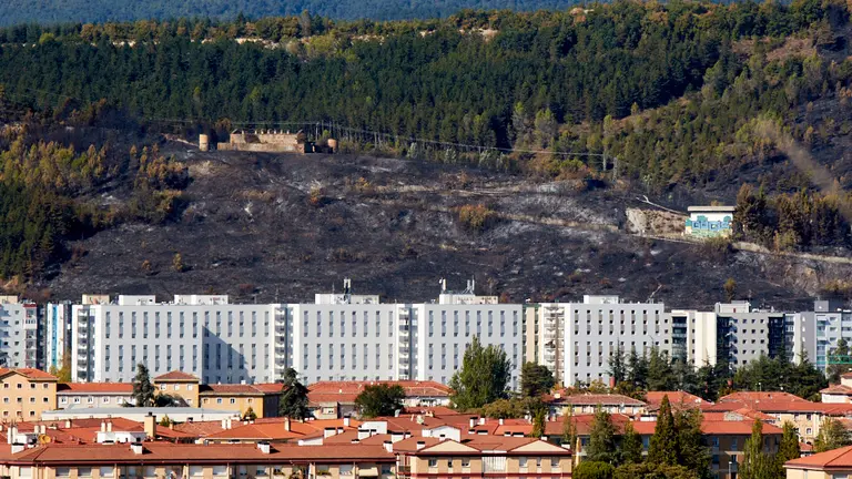 El monte San Cristóbal quemado tras el incendio del 20 de septiembre de 2022. IÑIGO ALZUGARAY