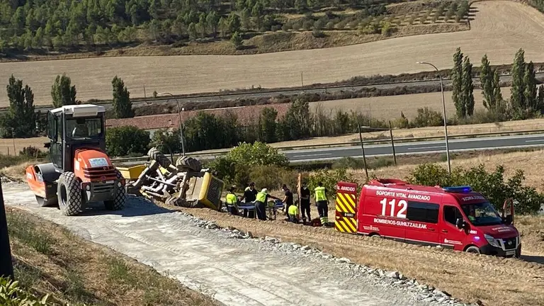 Una persona ha resultado herida tras volcar el dumper en el que viajaba. BOMBEROS DE NAVARRA