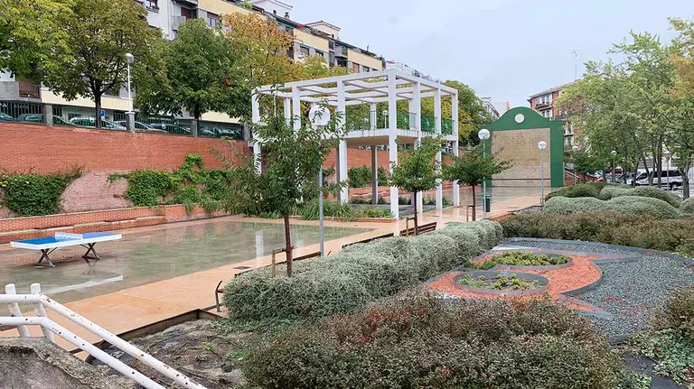 Plaza del Búho en el barrio de Azpilagaña en Pamplona. Navarra.com