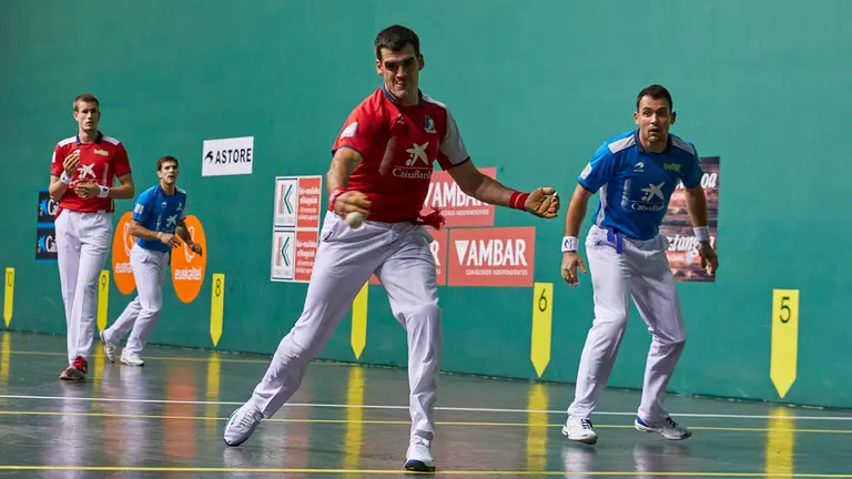 Partido de pelota de la semifinal del Masters Caixabank de parejas entre Ezkurdia-Mariezkurrena II y Jaka-Zabaleta celebrado en el Navarra Arena de Pamplona. IÑIGO ALZUGARAY