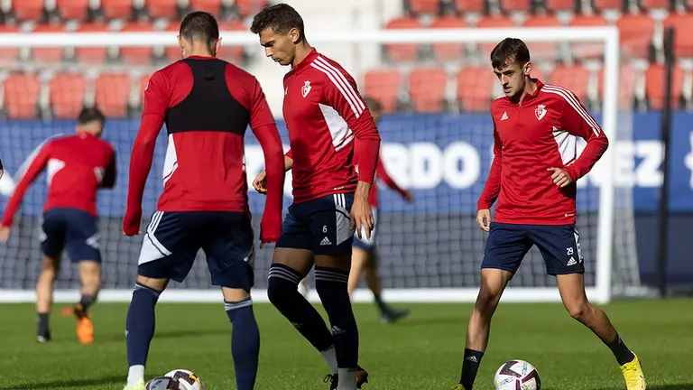 Entrenamiento de los jugadores rojillos en El Sadar. CA Osasuna.
