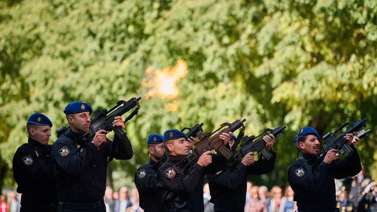 La Policía Nacional celebra la  festividad de los Santos Ángeles Custodios en el parque Antoniutti de Pamplona. PABLO LASAOSA