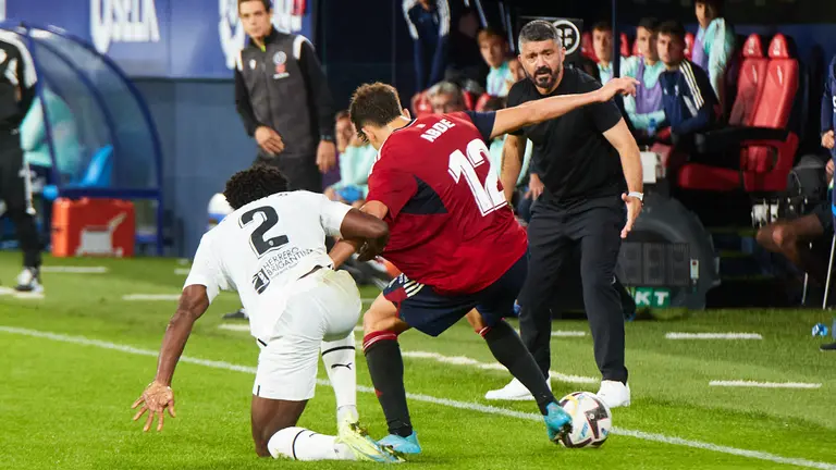 Partido de La Liga Santander entre Osasuna y Valencia disputado en el estadio de El Sadar. IÑIGO ALZUGARAY