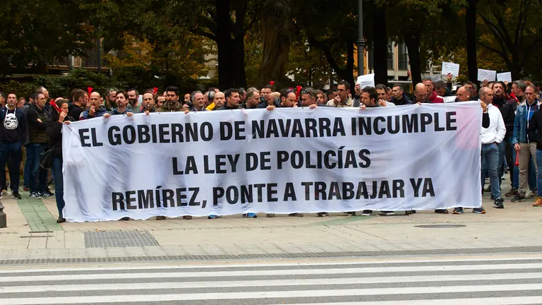 Concentración de la Policía Foral por el "incumplimiento" de la Ley de Policías por parte del Gobierno de Navarra. IÑIGO ALZUGARAY