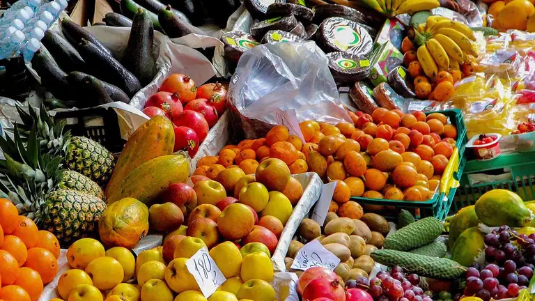 fruit-stand-2722944_1920