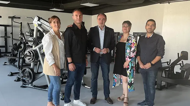 Javier Esparza visita las nuevas instalaciones deportivas de Cintruénigo. UPN