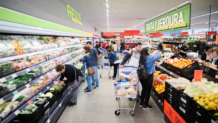 Inauguración del nuevo ALDI de Pamplona en la Avenida Guipúzcoa 42. PABLO LASAOSA
