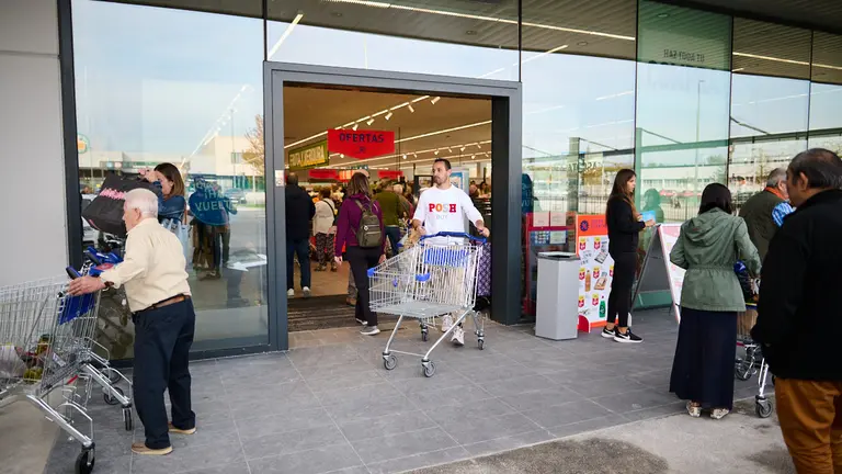 Inauguración del nuevo ALDI de Pamplona en la Avenida Guipúzcoa 42. PABLO LASAOSA