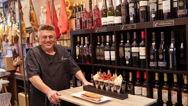 Manjares de la Dehesa en la calle Espoz y Mina 19 de Pamplona. IÑIGO ALZUGARAY