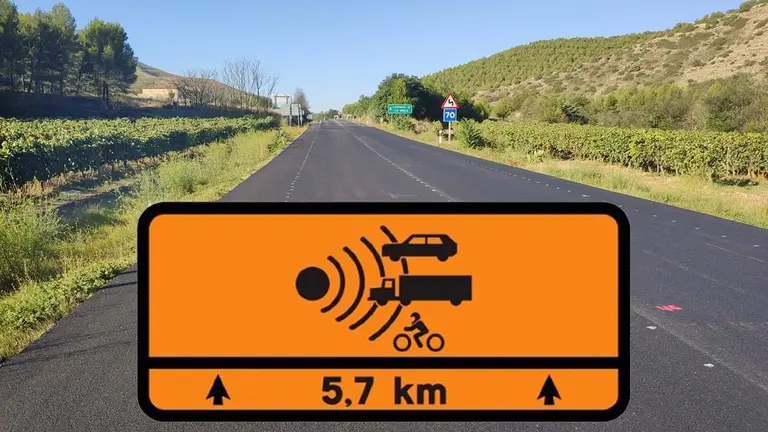 Nueva señal de tráfico en las carreteras.