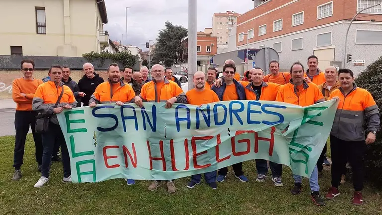 Concentración de trabajadores de la papelera. ELA