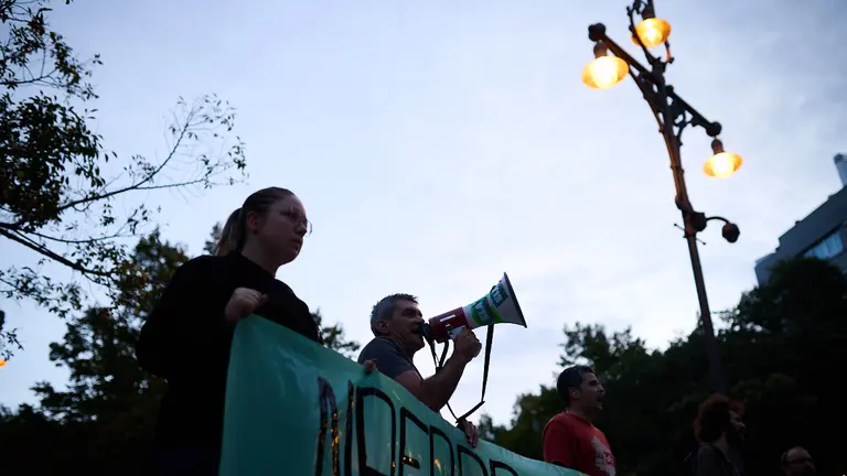 Concentración en el marco de la huelga convocada en Conasa para "defender las condiciones laborales" de la plantilla. PABLO LASAOSA