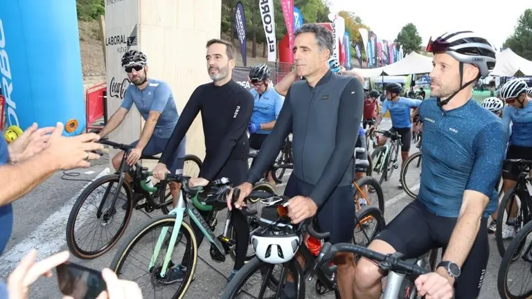 Miguel Indurain, en la salida de la etapa previa de la prueba cicloturista. Foto Europa Press.