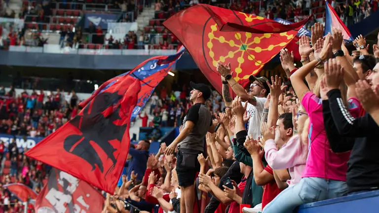 La grada de El Sadar durante el partido de La Liga Santander entre Osasuna y Real Valladolid. IÑIGO ALZUGARAY